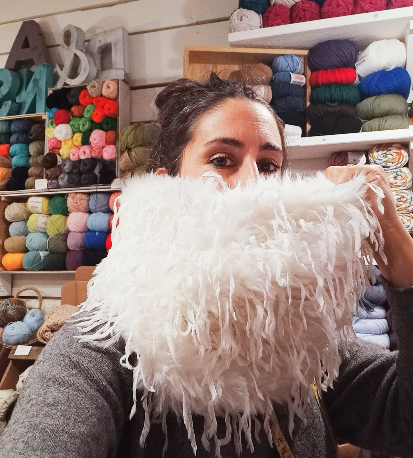 Cuello extrem pelo pluma blanco