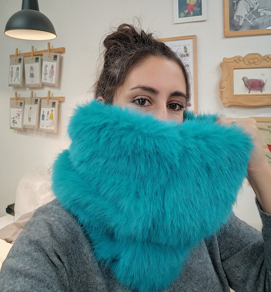 Coll extrem pèl llarg blau