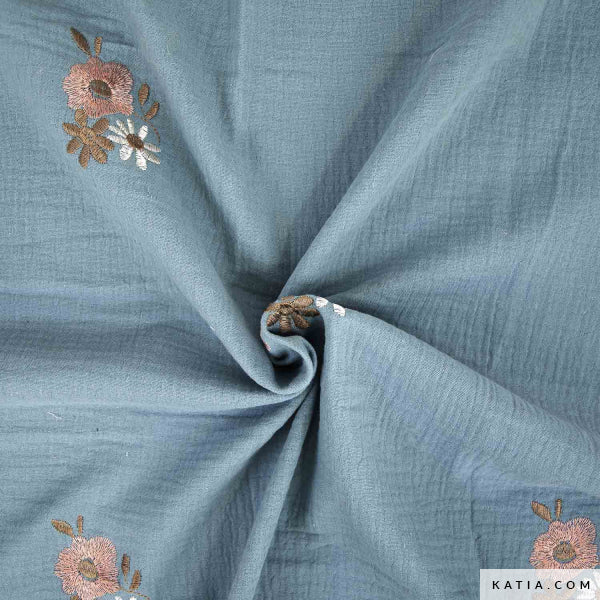 Muselina azul bordada con motivos florales(€/10 cm)