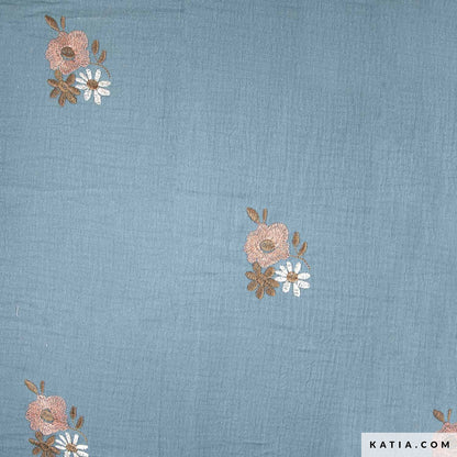Muselina azul bordada con motivos florales(€/10 cm)