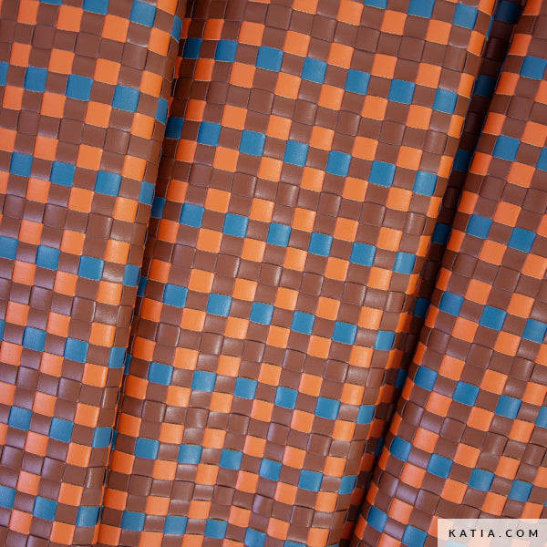 Tela de polipiel entrelazada en tonos naranjas y azul (€/10cm)
